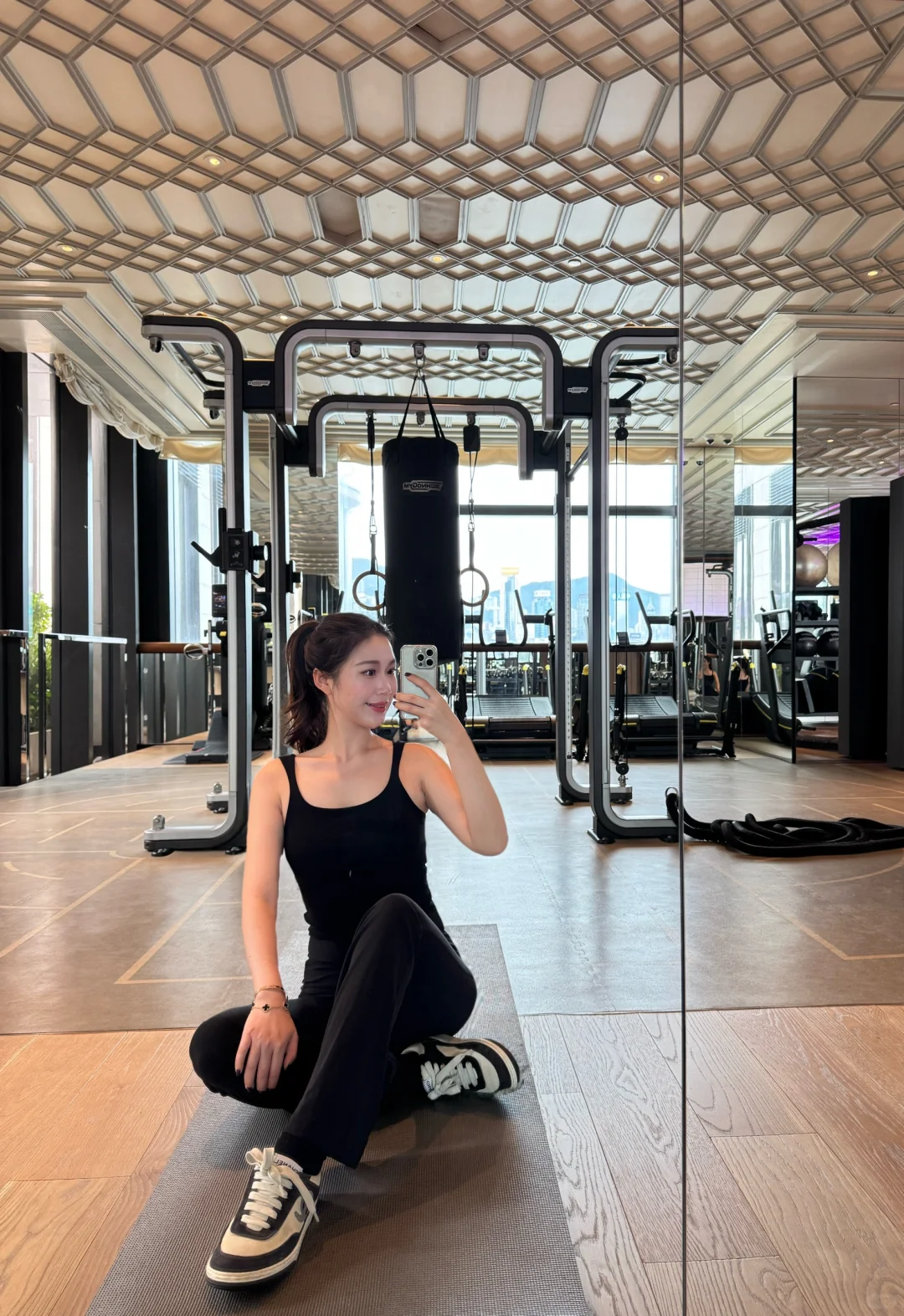 对着维港挥汗如雨，这才是该有的生活💦