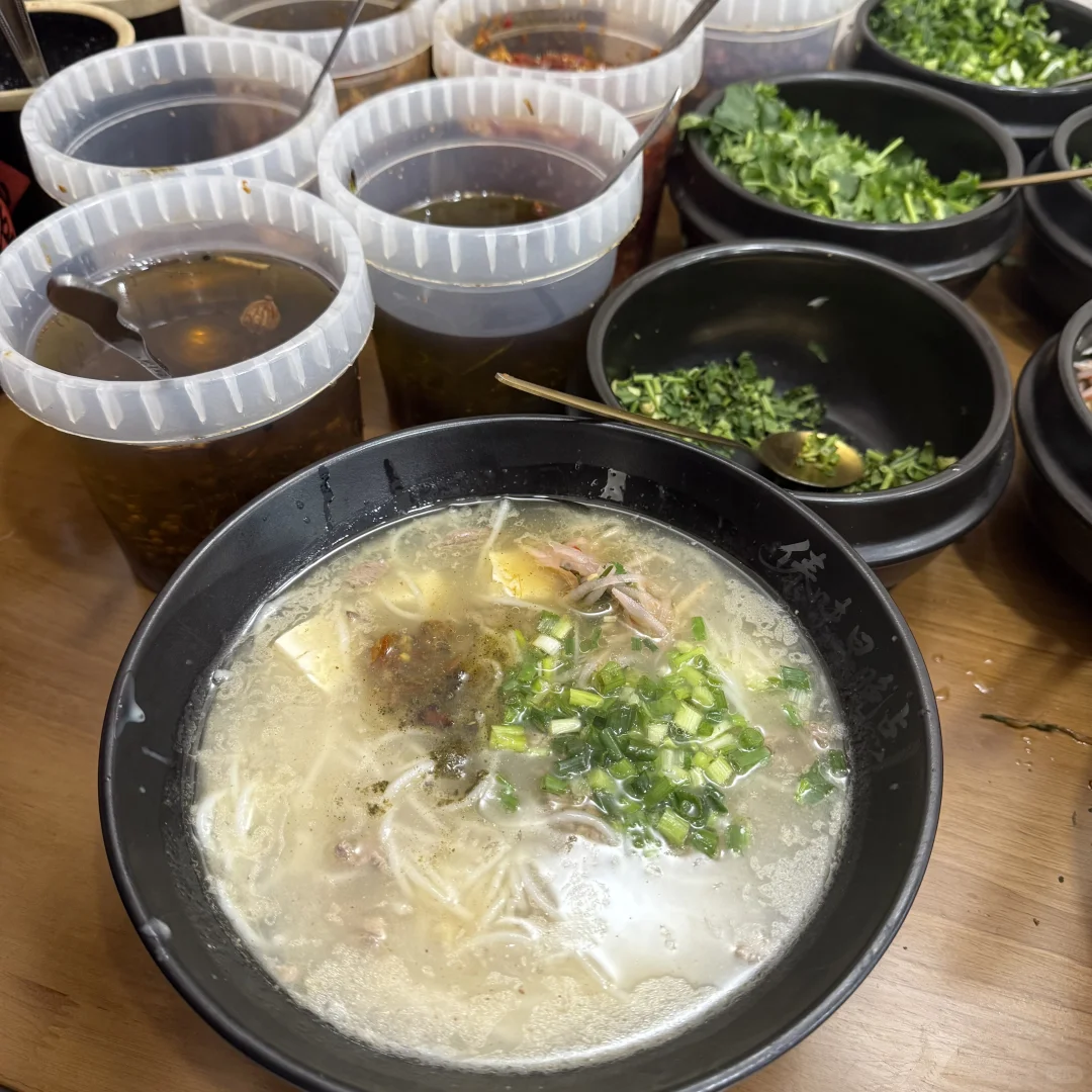 曲靖 超多佐料的傣味米线