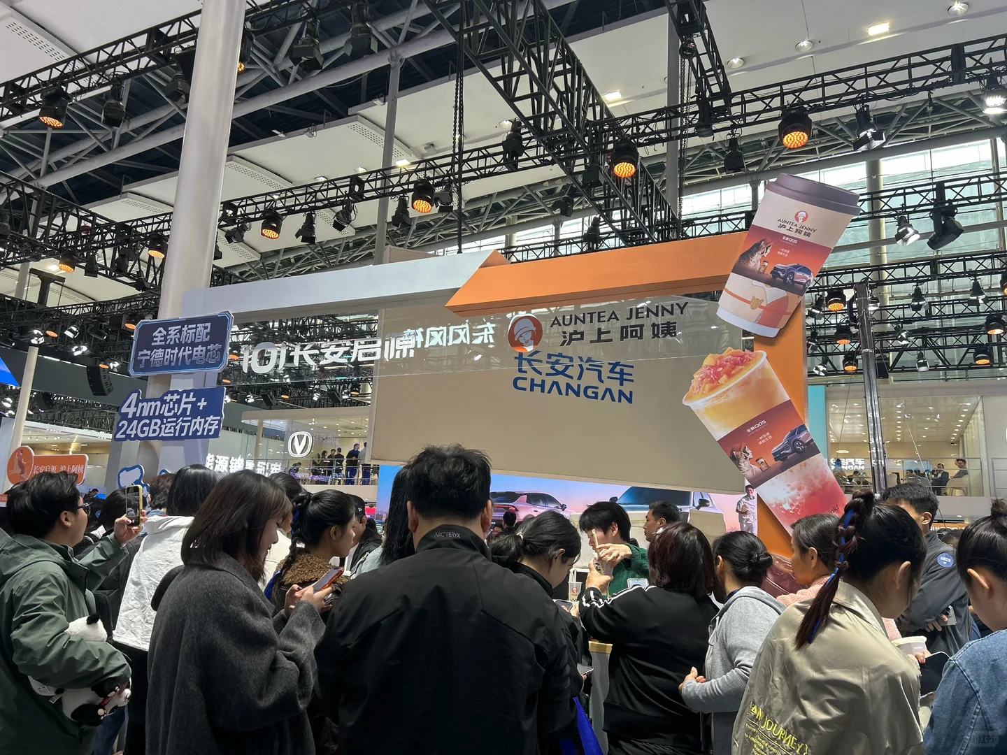 广州车展碰到上海少妇