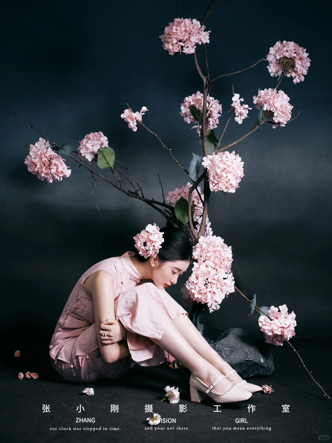 粉色旗袍少女🌸比花还娇艳