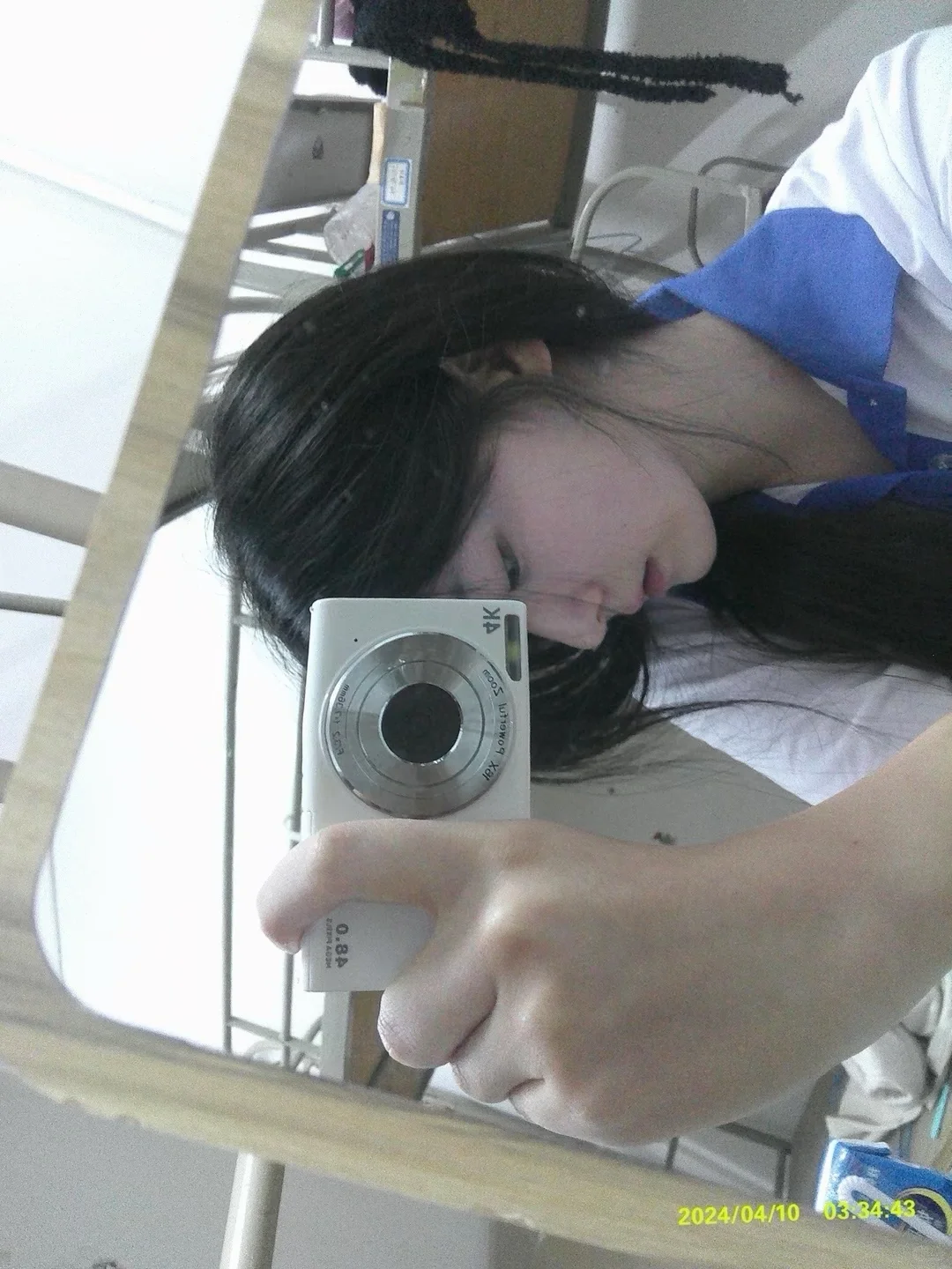 朋友说我像古早校园文里的白月光