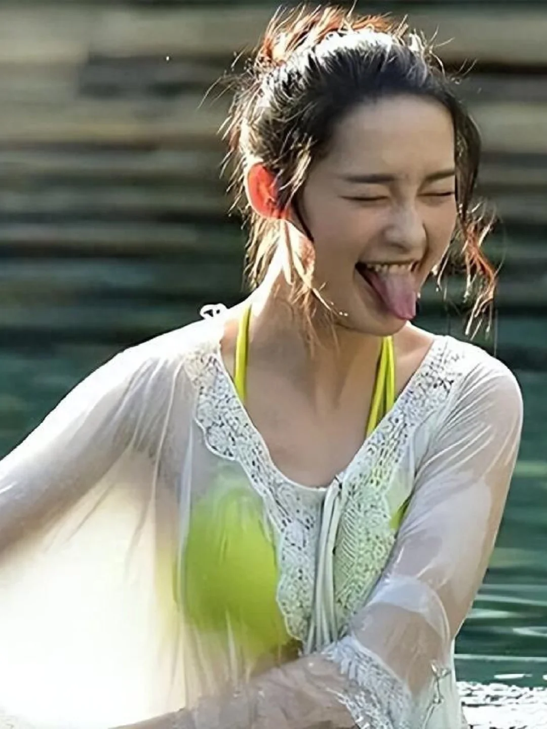李沁有多迷人，看到她泳装后，惊艳了