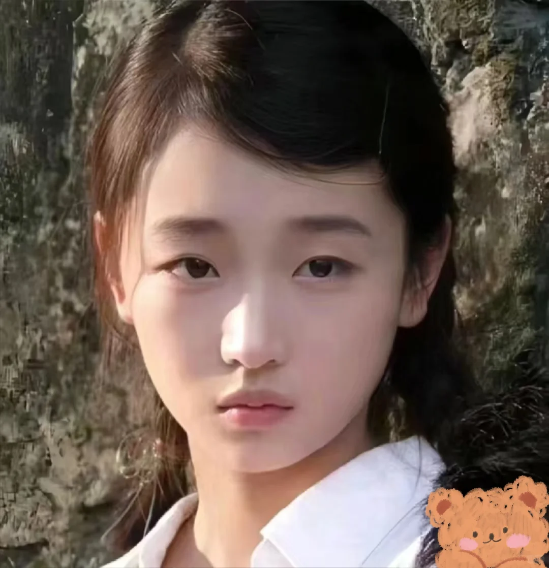 我挺吃这种清纯颜值的。小鸟依人的感觉