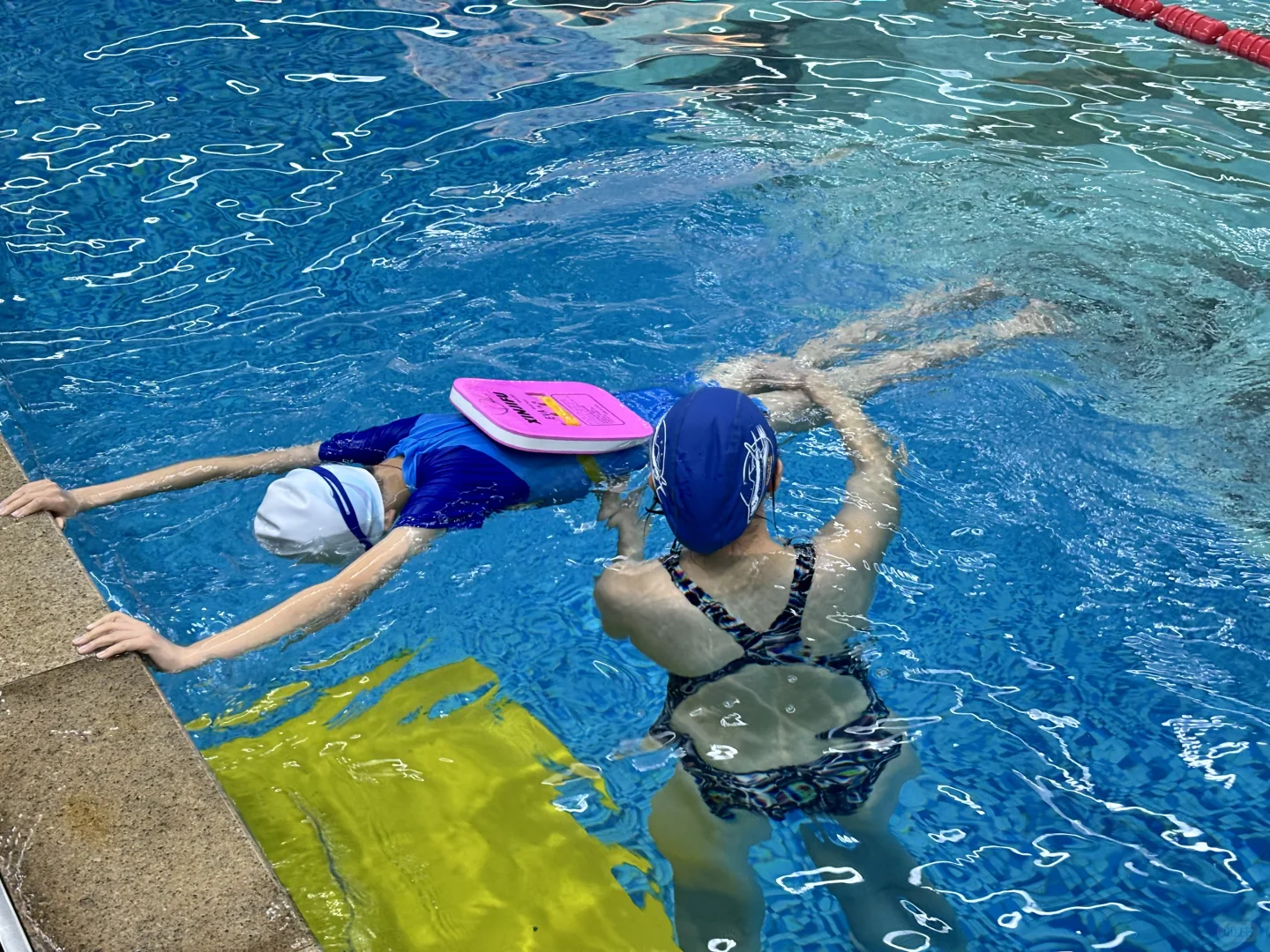 合肥少儿游泳女教练｜温柔负责让孩子爱上水