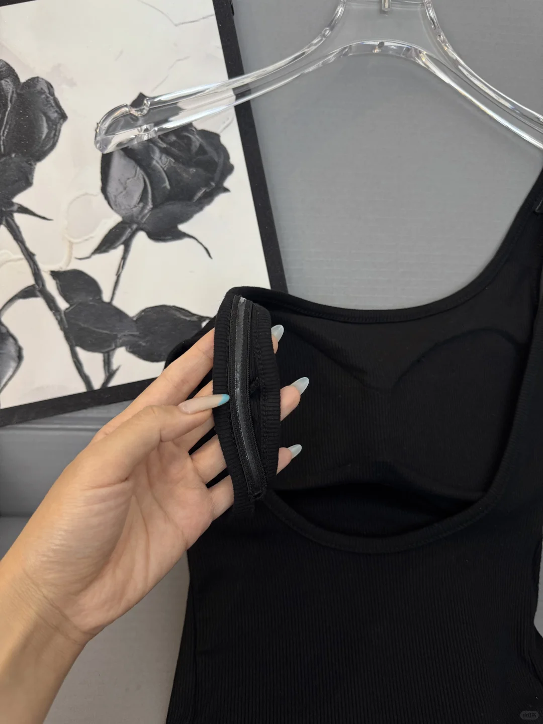 谁懂这一套的杀伤力！大露背配工装裤太帅了！