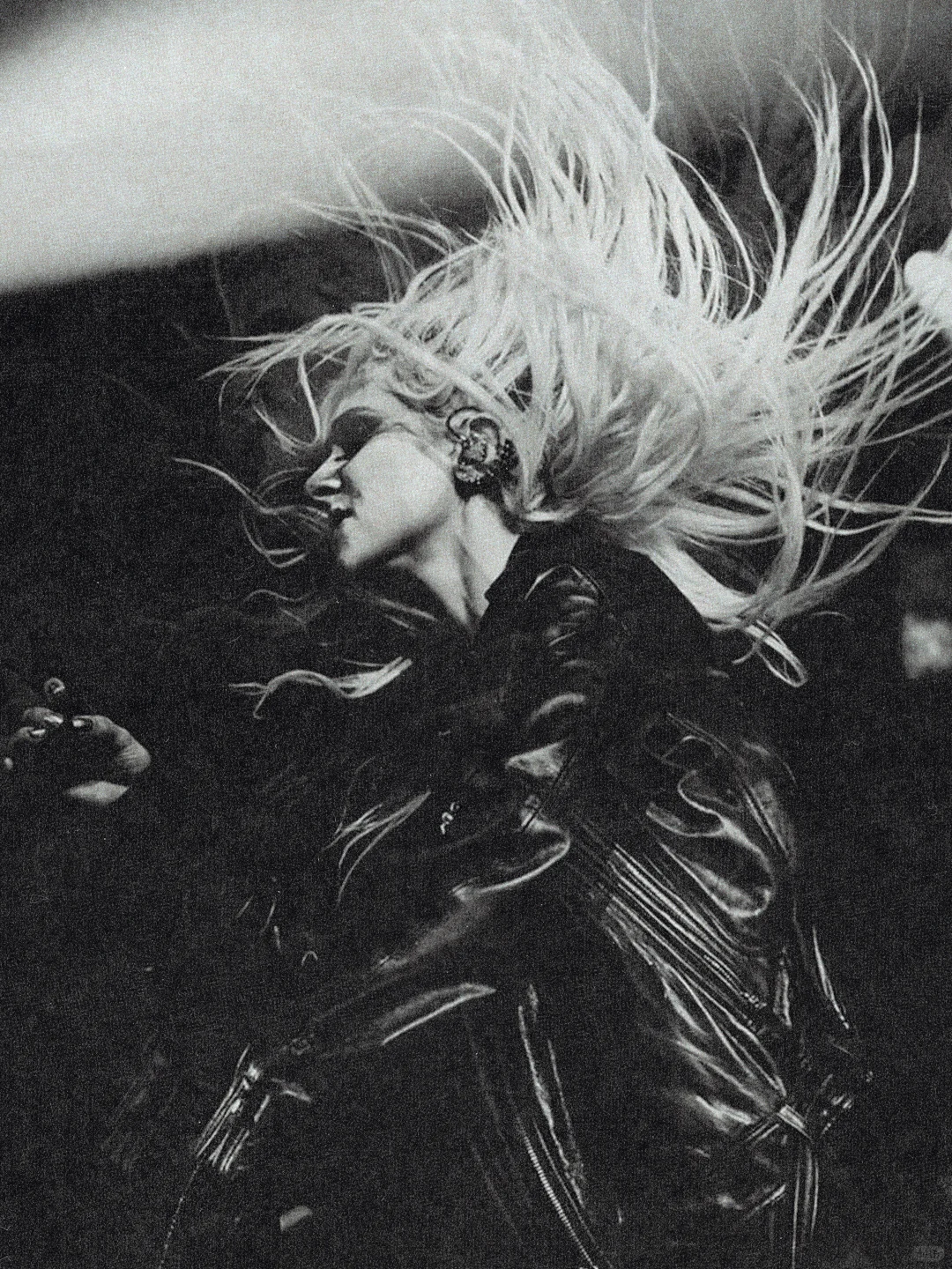 摇滚女诗人画像：朋克与天使