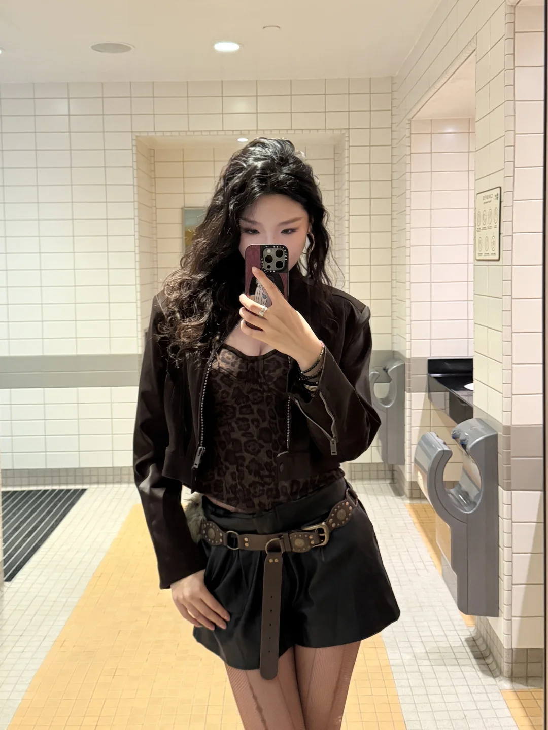 请求把这件鱼骨胸衣焊在我身上🥺