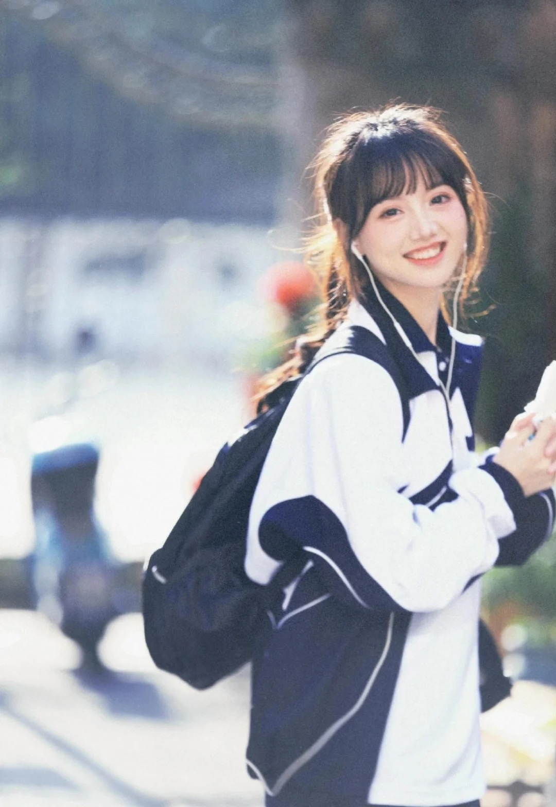 上学啦，不然要迟到啦