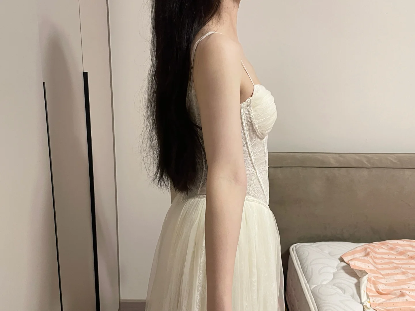 原来男友视角只能看到胸口两块白白的凸起