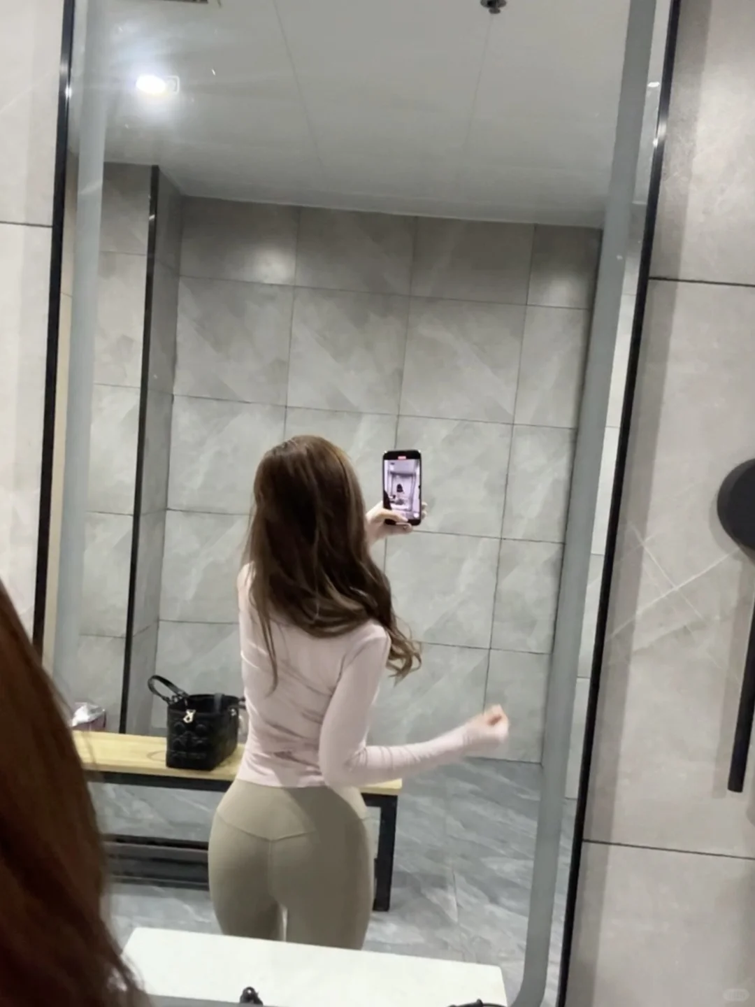 一套美女感很强的健身服 live图