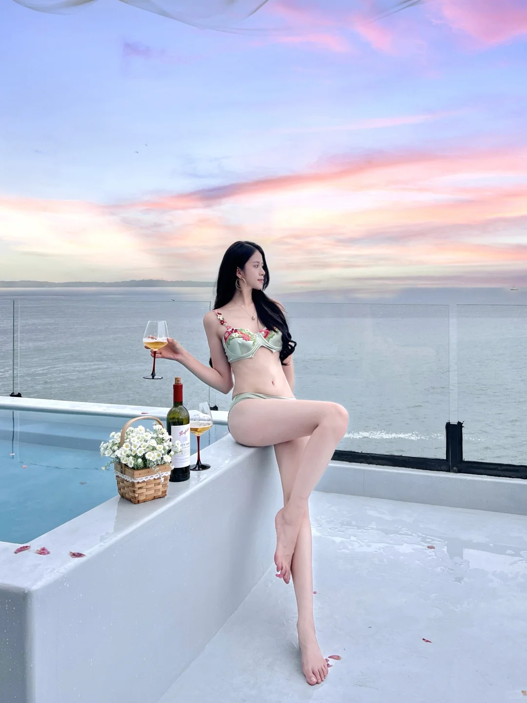 来场浪漫微醺🥂&泳池拍照姿势