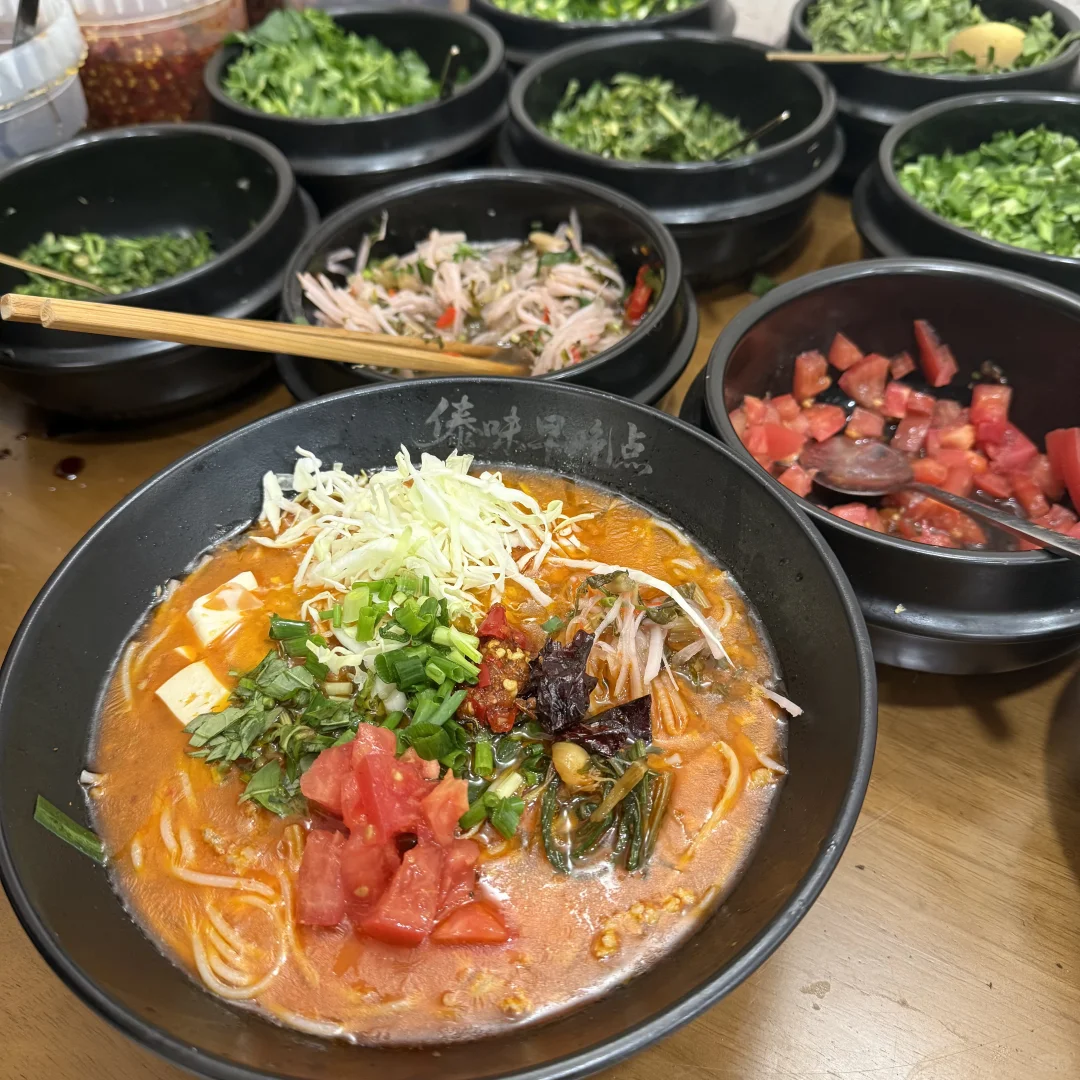 曲靖 超多佐料的傣味米线