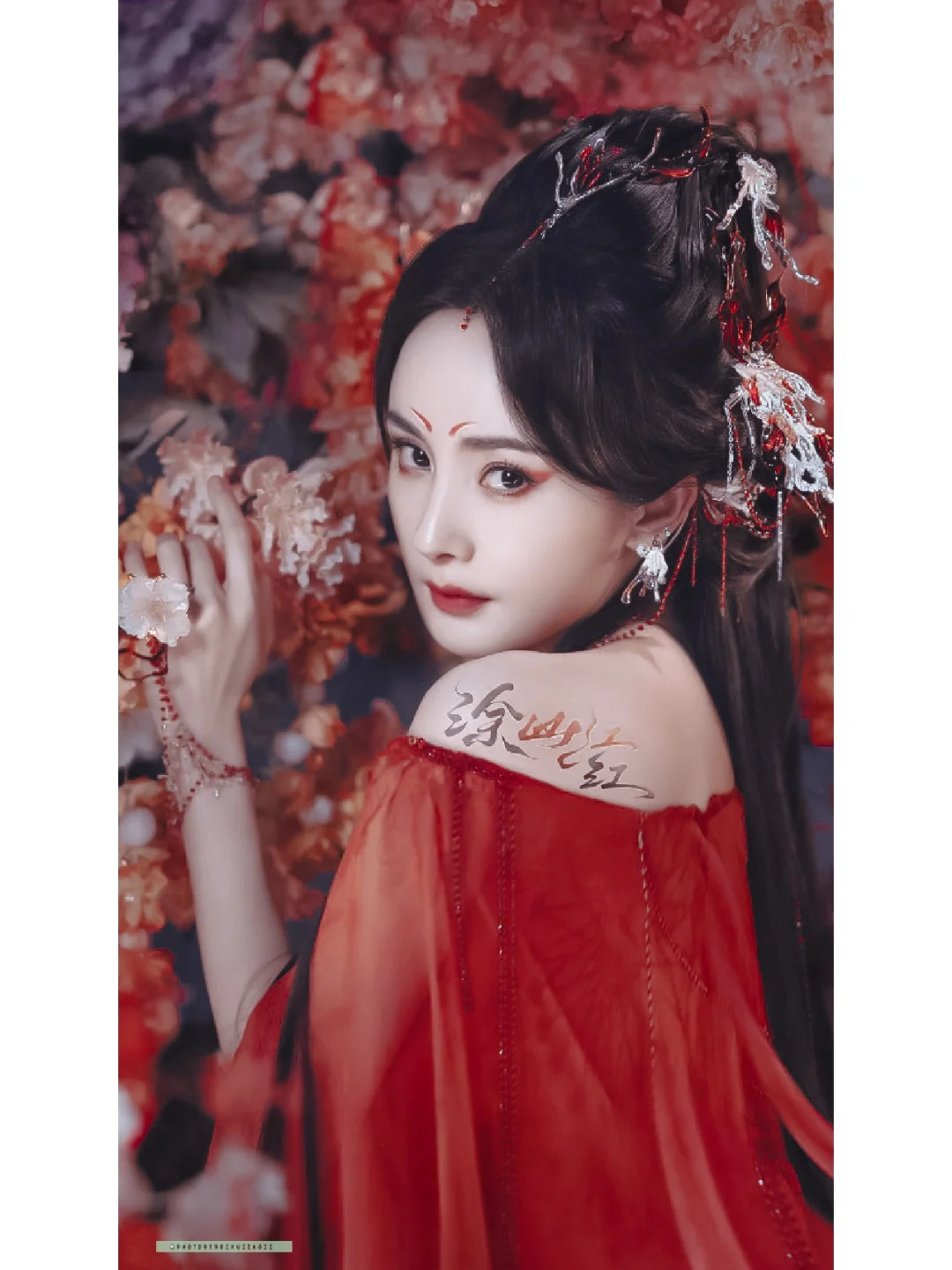 明艳和霸气从来都不冲突吧