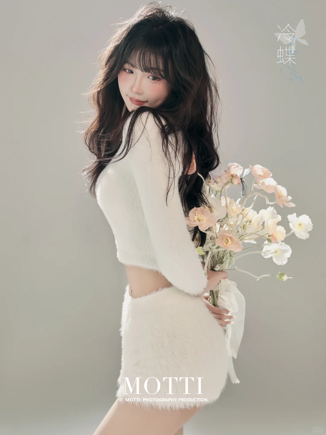 奶fufu的韩系写真🌸少女与鲜花撞了个满怀