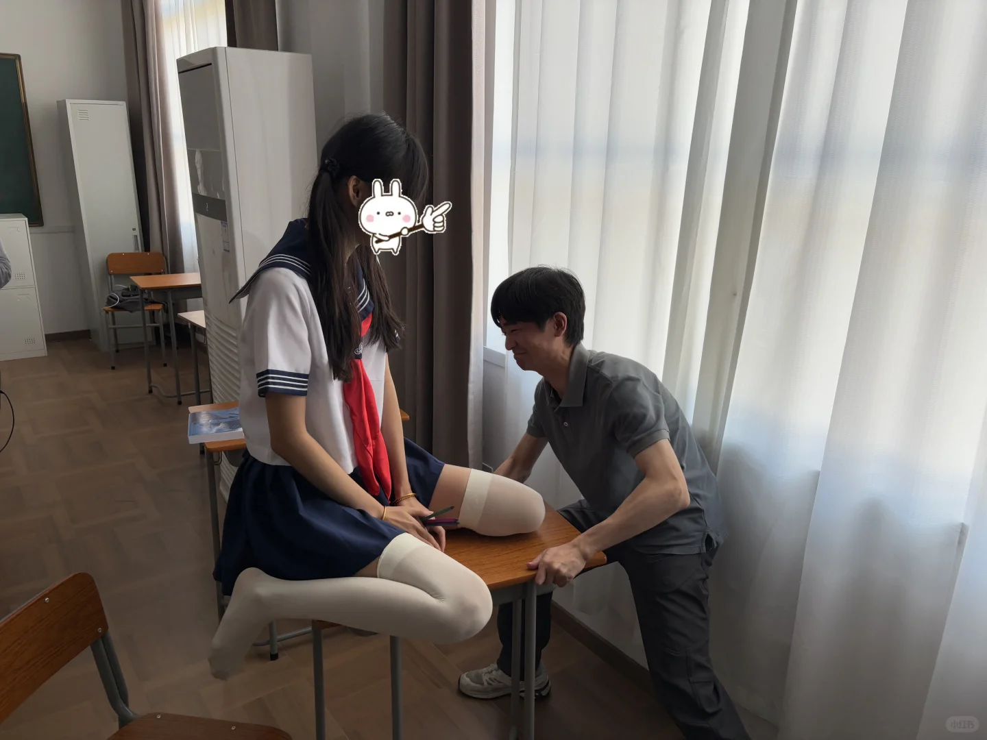 巨大的模特 弱小的摄影师