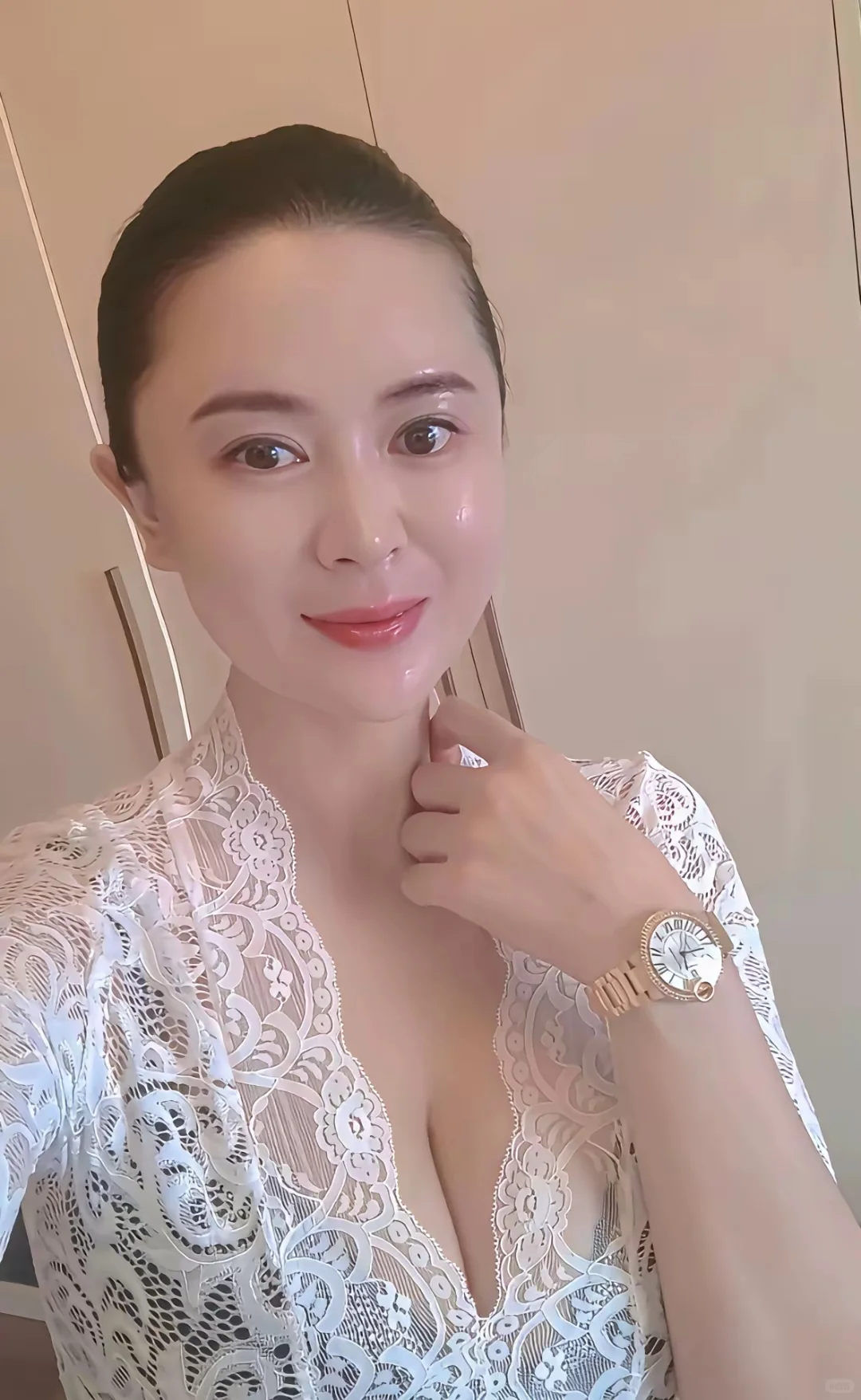 哪个颜色更适合呢