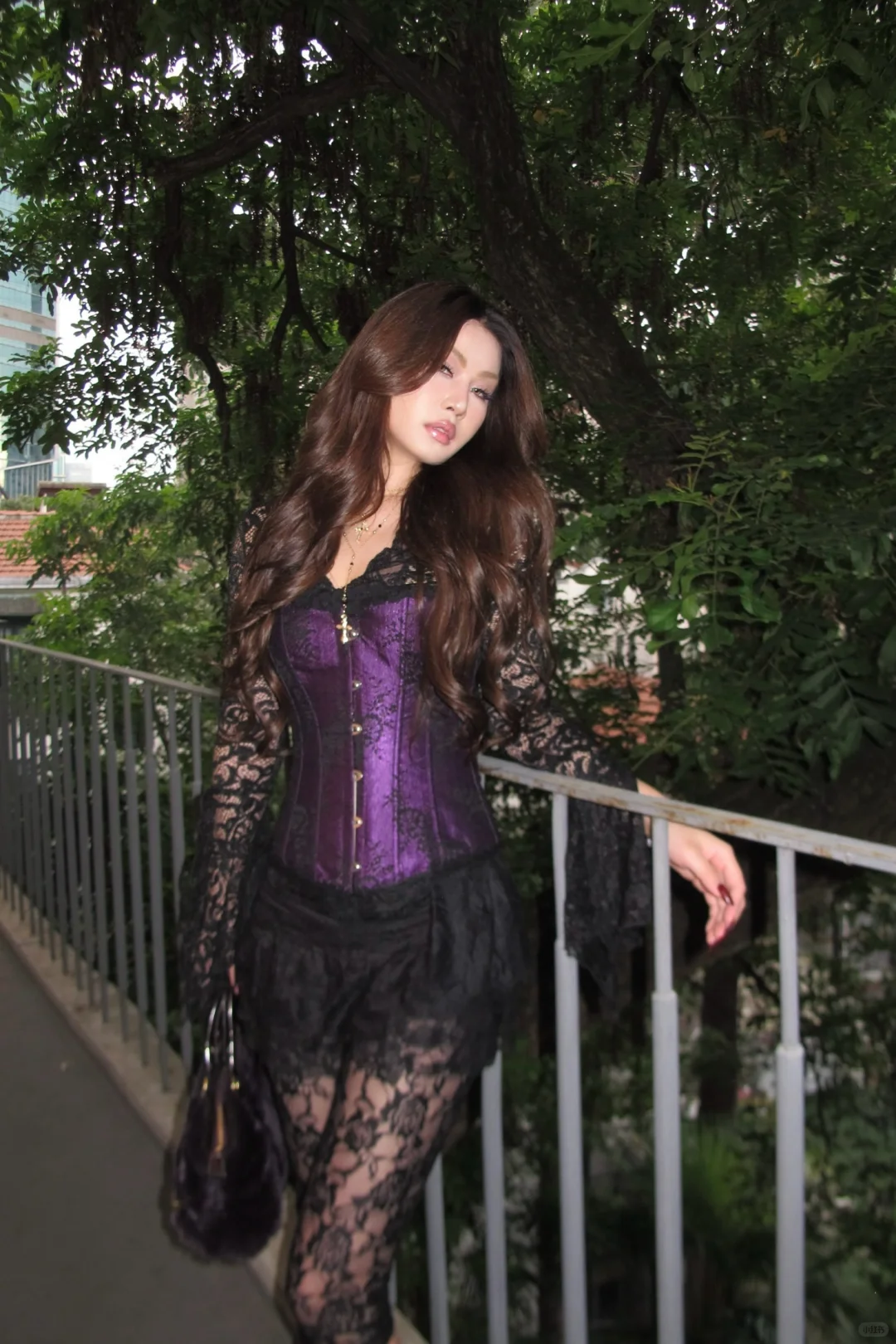 美女和她那50块的鱼骨胸衣