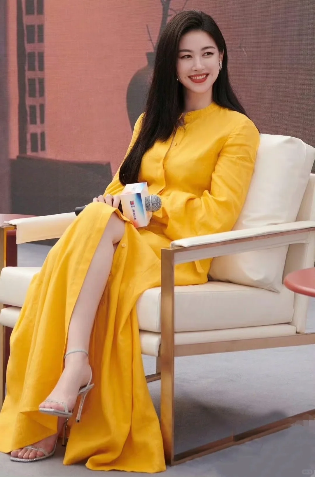 朱珠！就喜欢她这浓郁热烈的美！