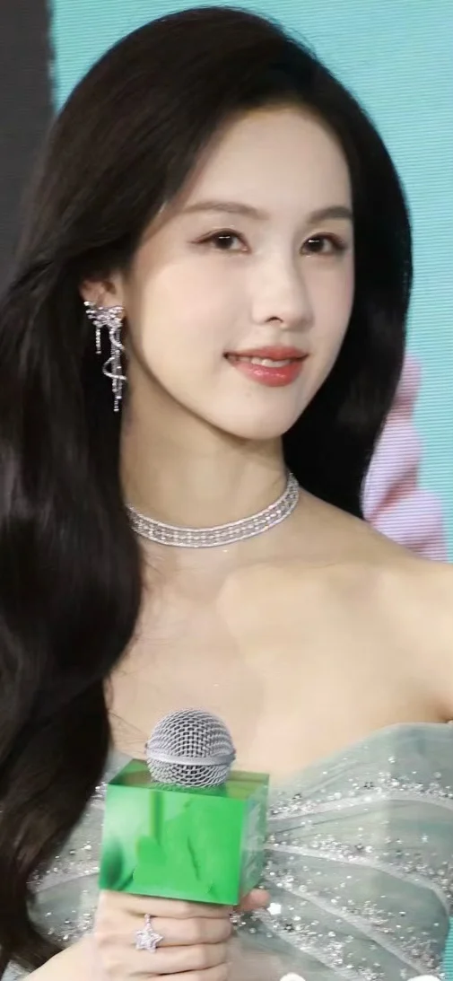 陈都灵 清冷破碎感甜妹 美