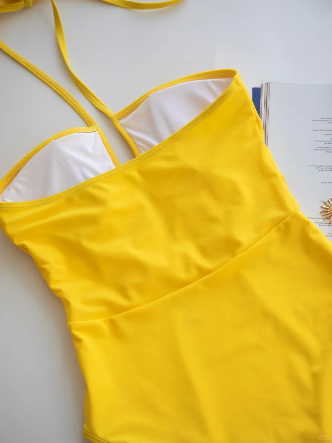 真的有被这一条亮色泳衣惊艳到！