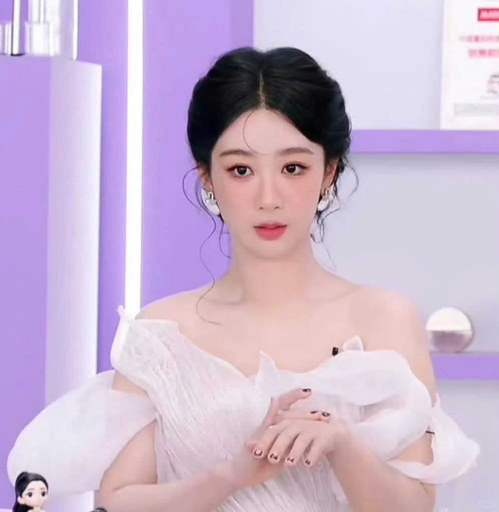 特意为杨紫下载的小红书 这次妆造杀疯了