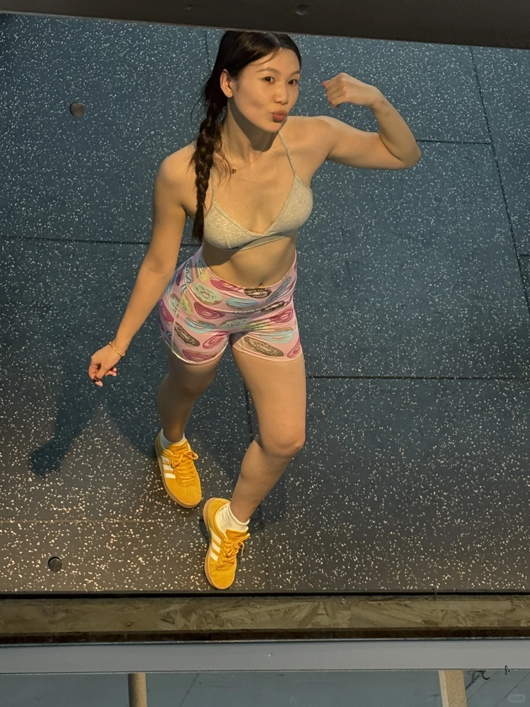 右滑眼看这个女人体脂率越来越高高高高高