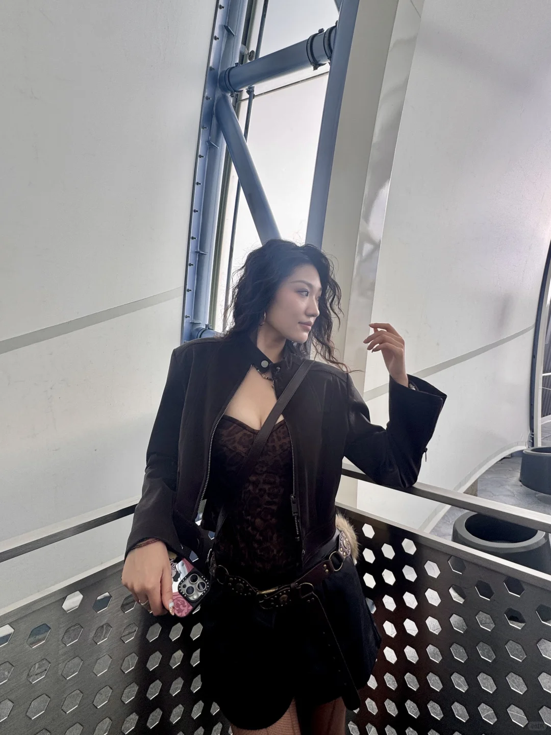 请求把这件鱼骨胸衣焊在我身上🥺