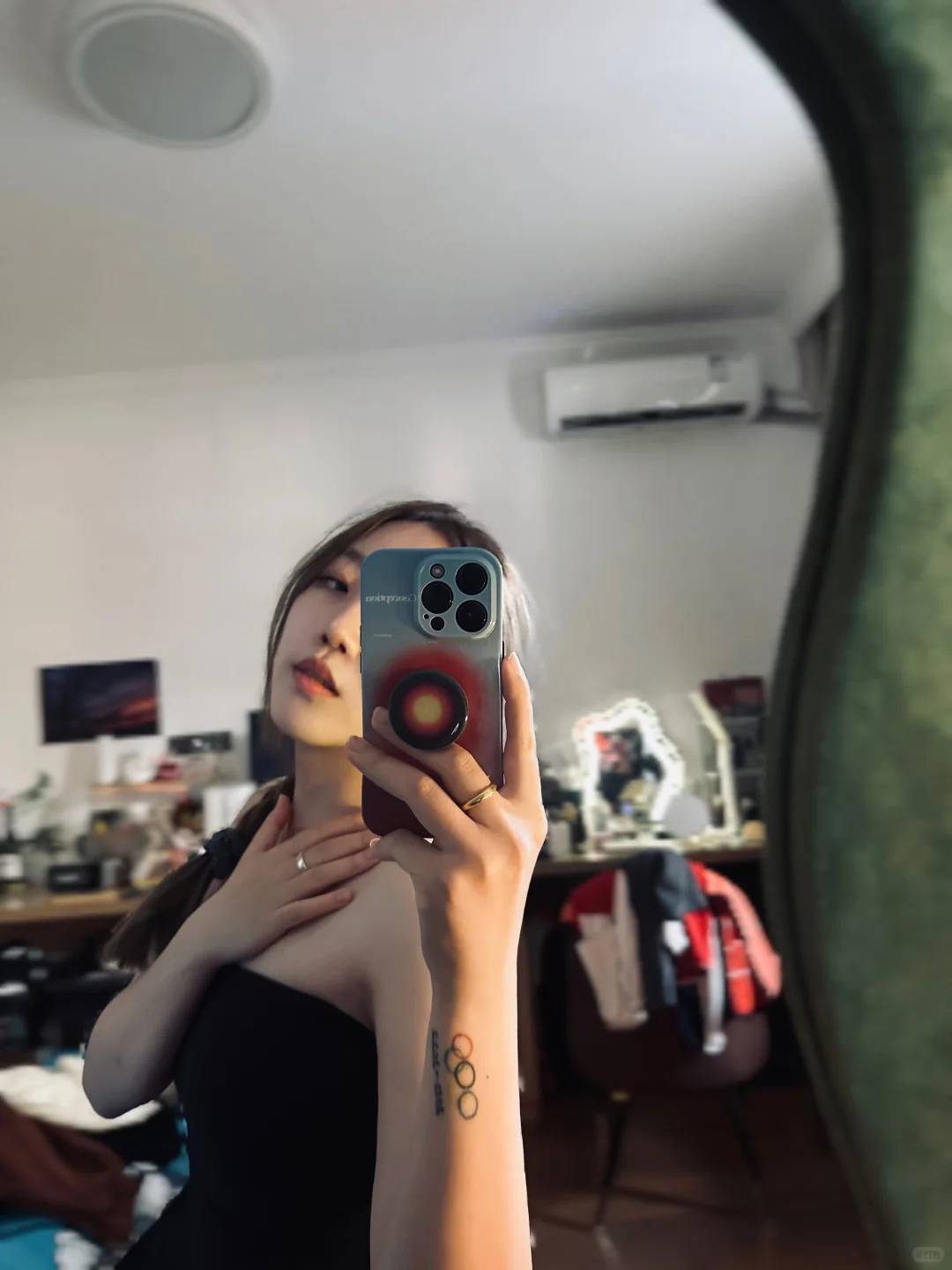 男人撒谎，女人化妆🪞