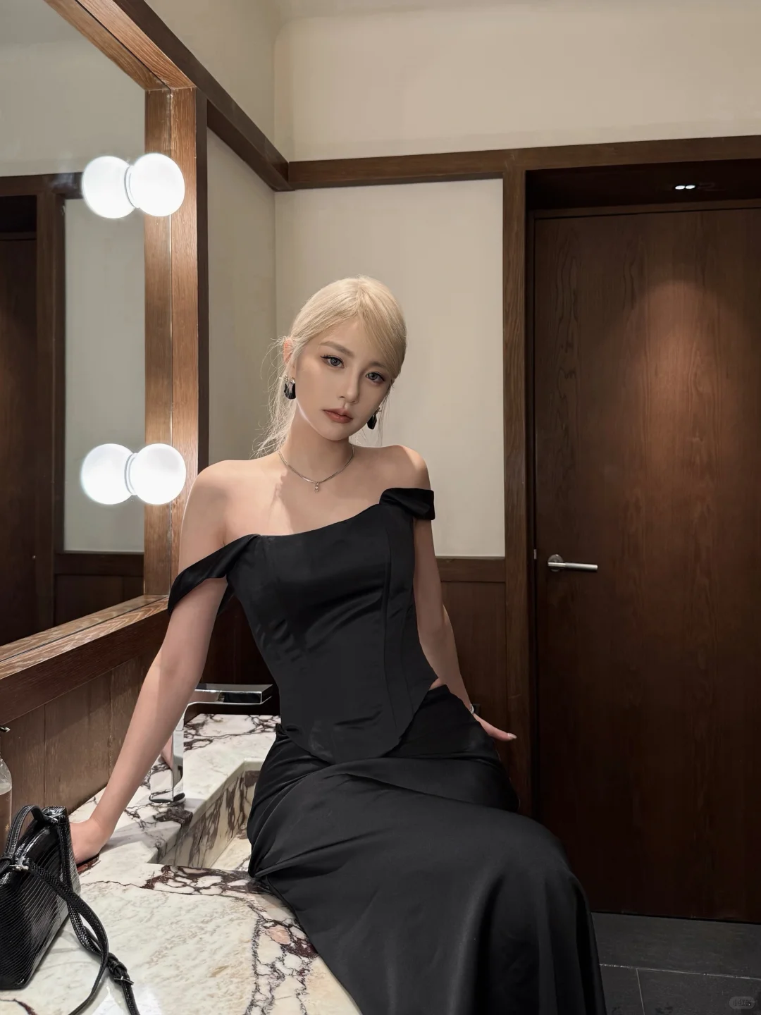 金发配全套黑色look真的超绝