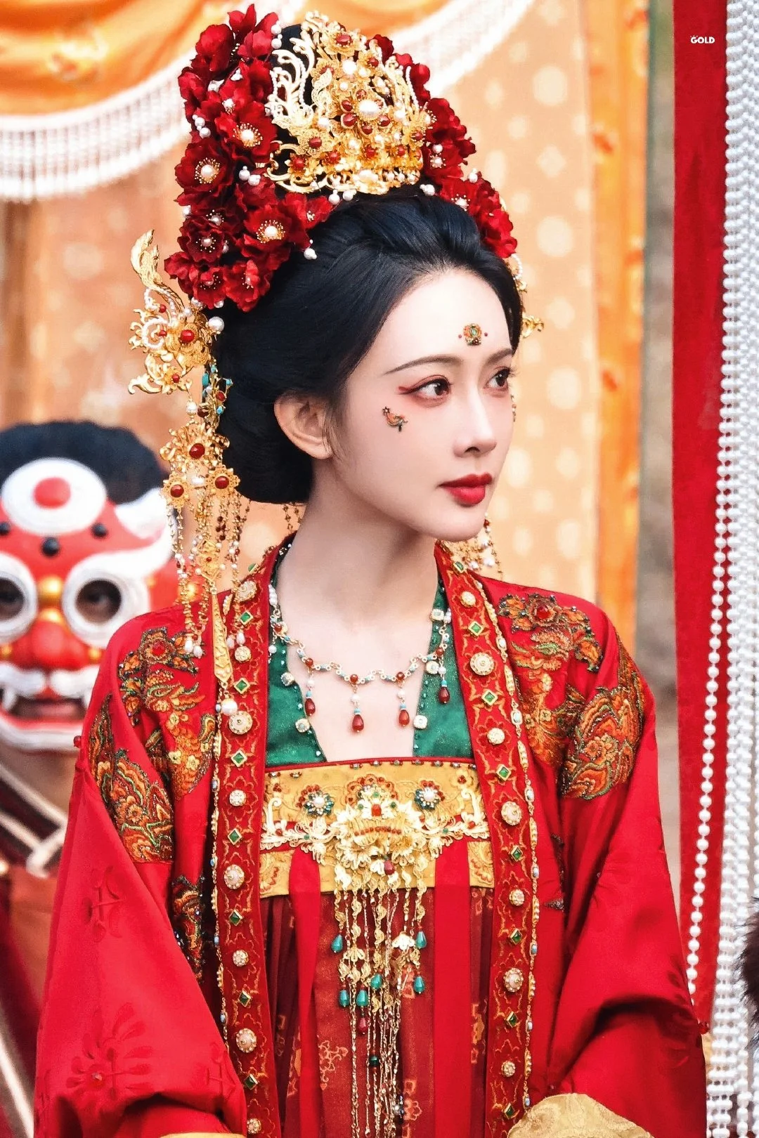 你要写女将军，就不能只写女将军