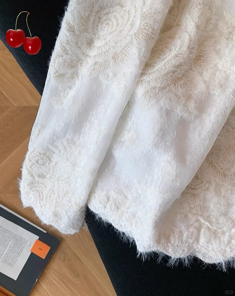 气质风～白色法式蕾丝提花V领打底衫