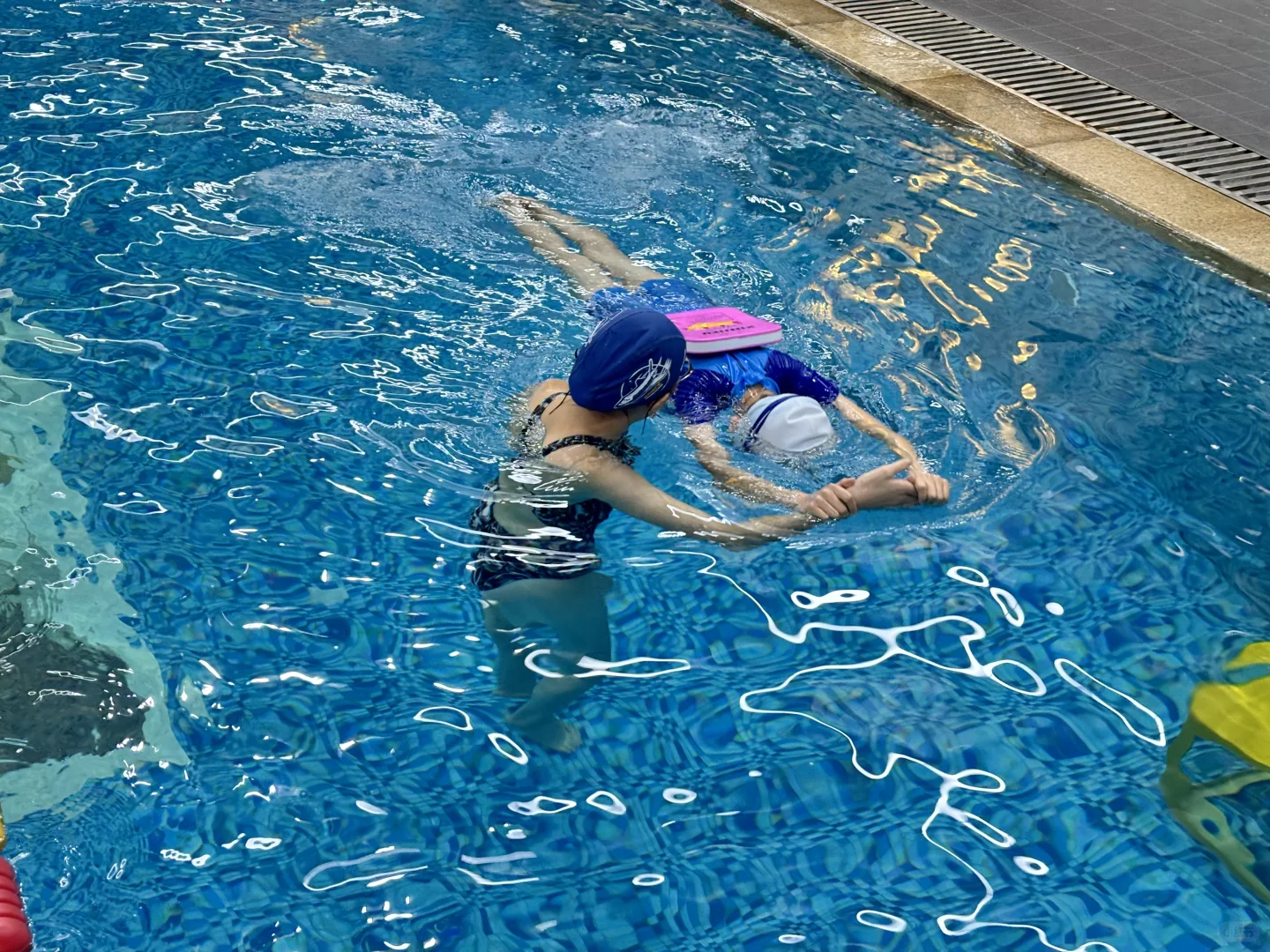 合肥少儿游泳女教练｜温柔负责让孩子爱上水