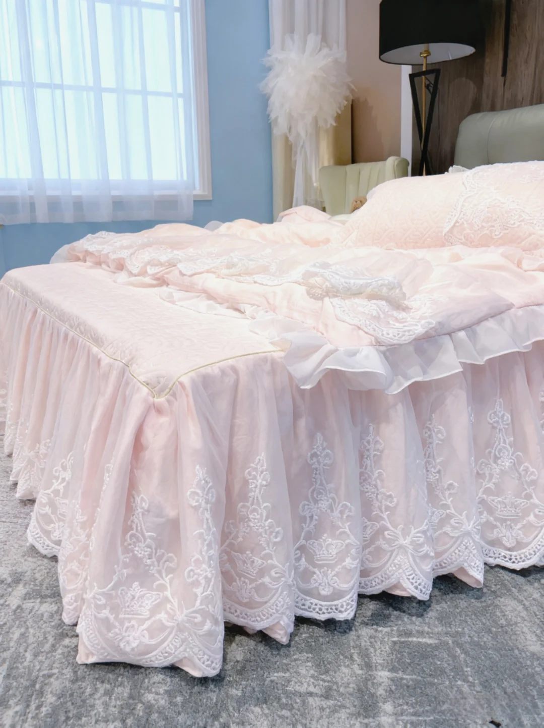 被蕾丝花边狠狠拿捏了！冬天的松弛感是它给