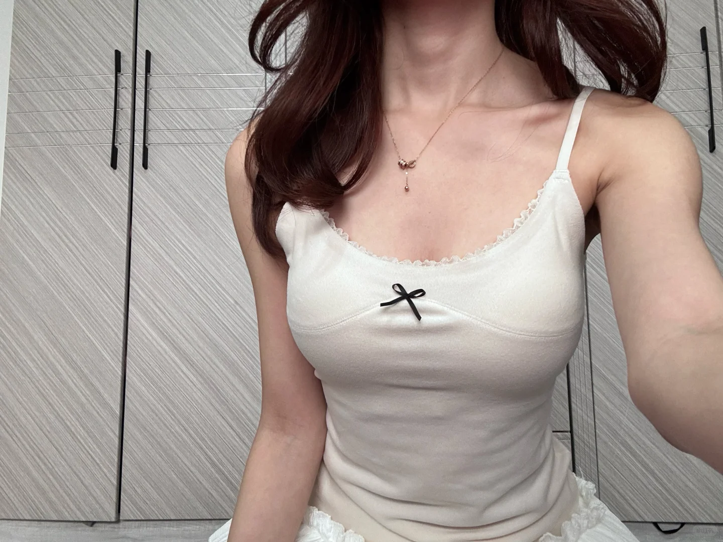 被问爆的奶杏色吊带!