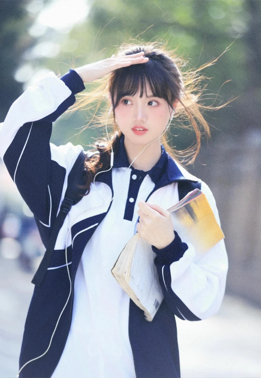 上学啦，不然要迟到啦