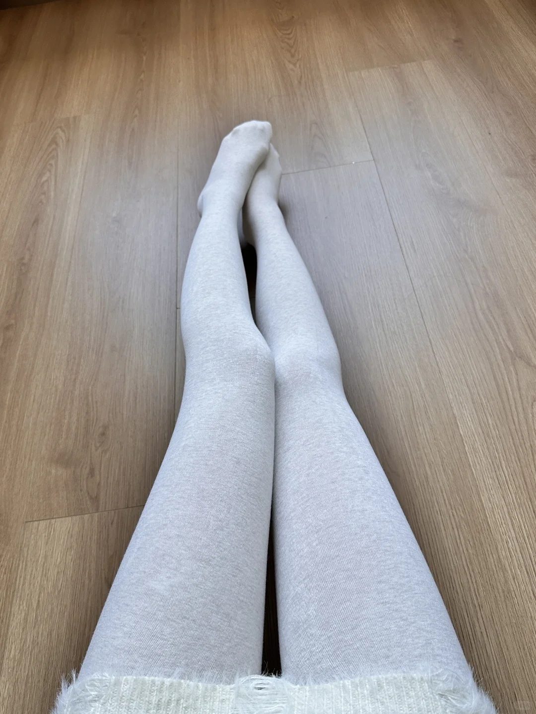 奶白色打底裤才是纯欲天花板吧！