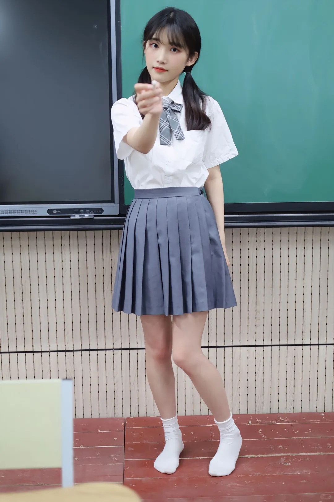 被教室里的她萌到了！！！