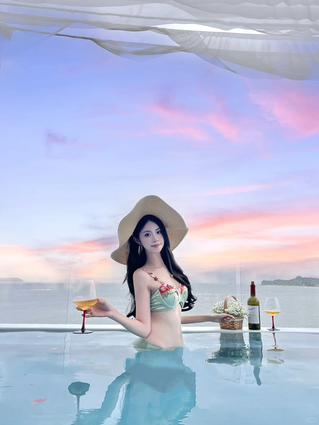 来场浪漫微醺🥂&泳池拍照姿势