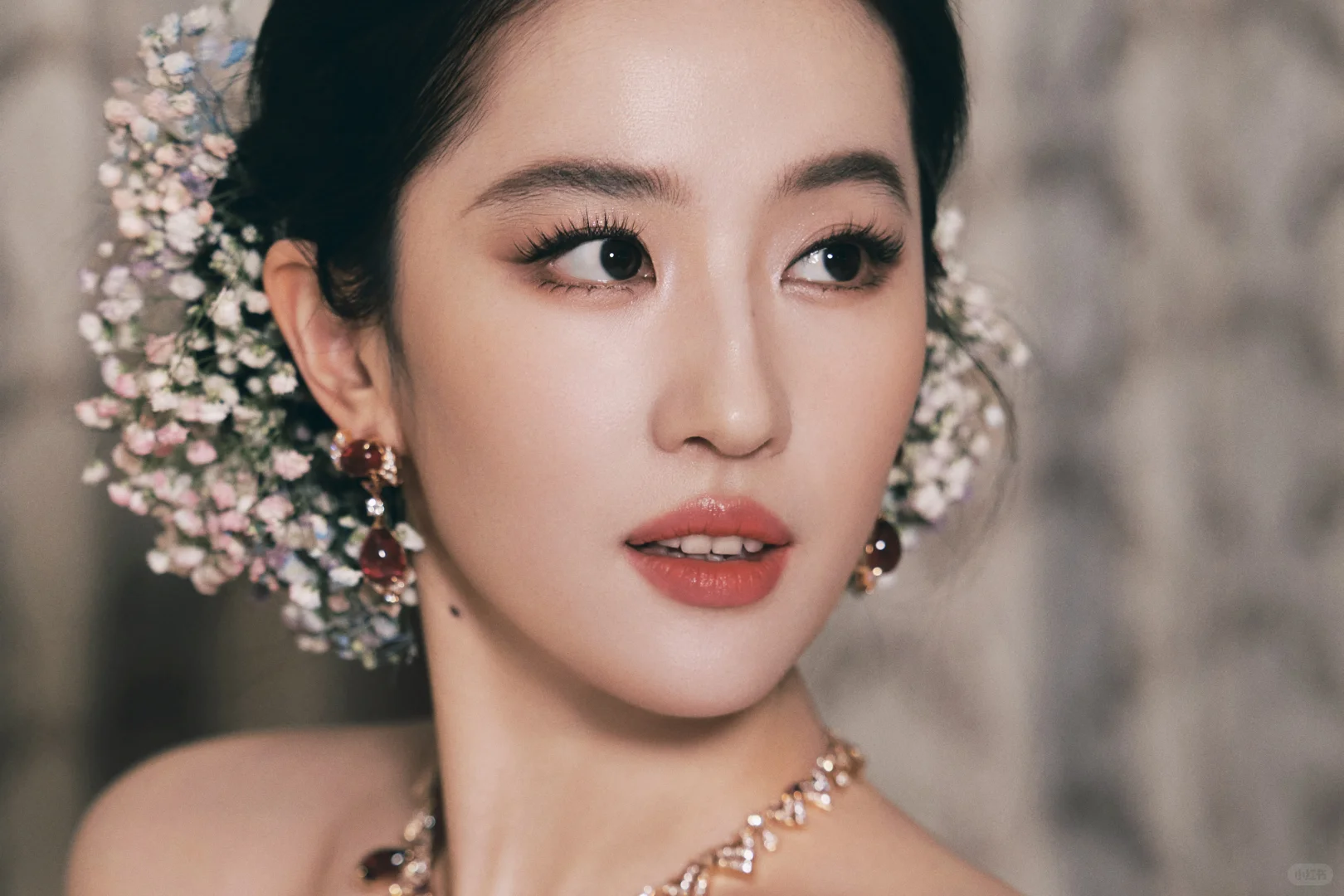 刘亦菲 高颜值 鲜花头饰 4K壁纸