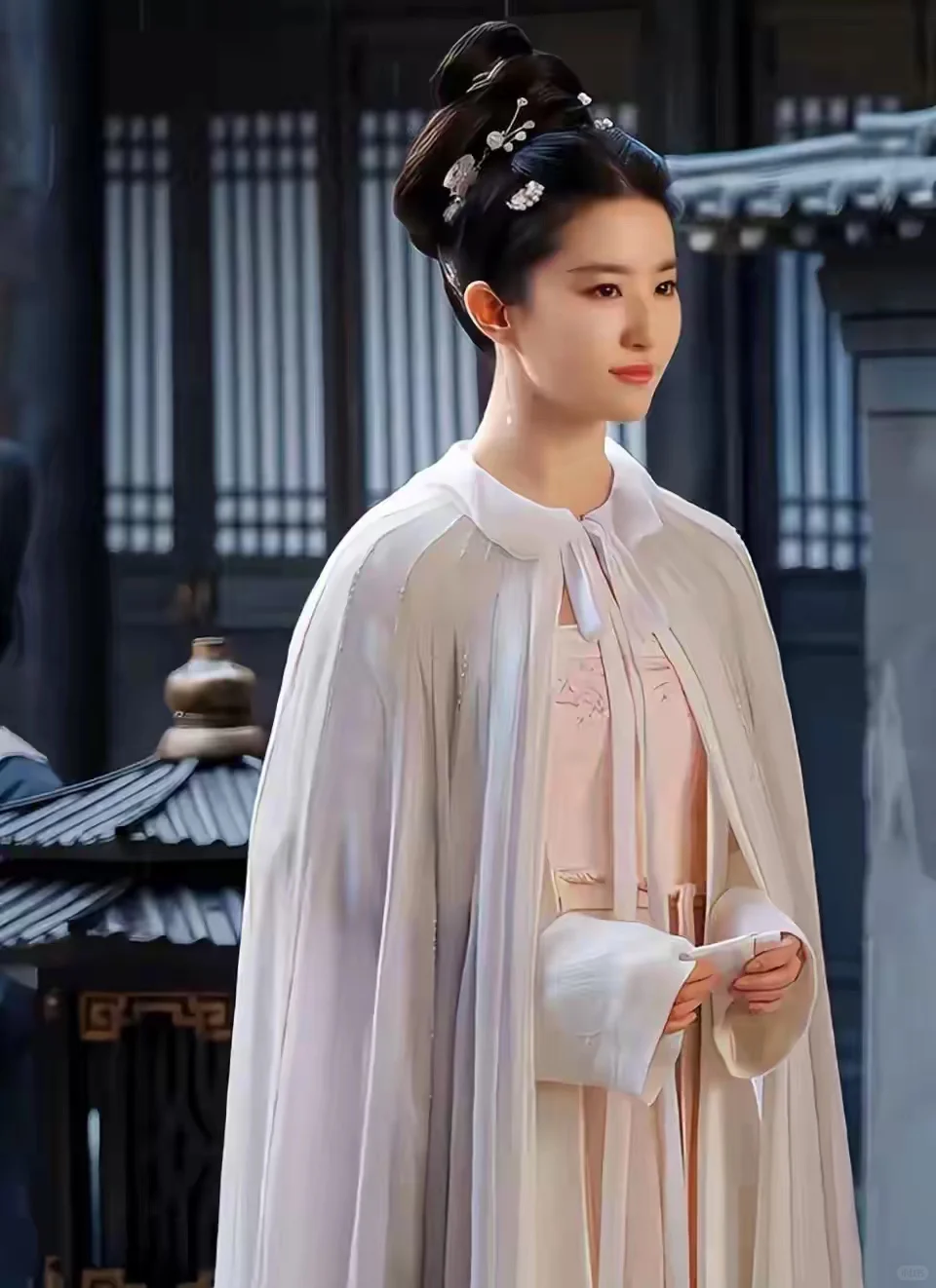 一颦一笑皆古典，刘亦菲是古装天花板吗？