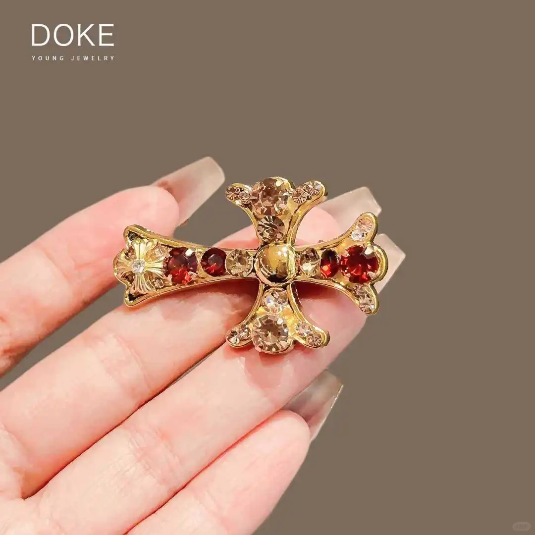 辣妹甜心必备！2025新款闪钻十字架发夹