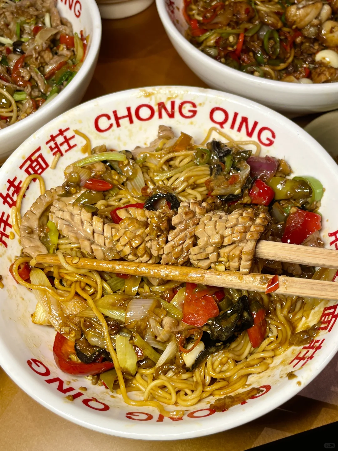 谁能想到在这里能吃到猛火爆炒的川味面！