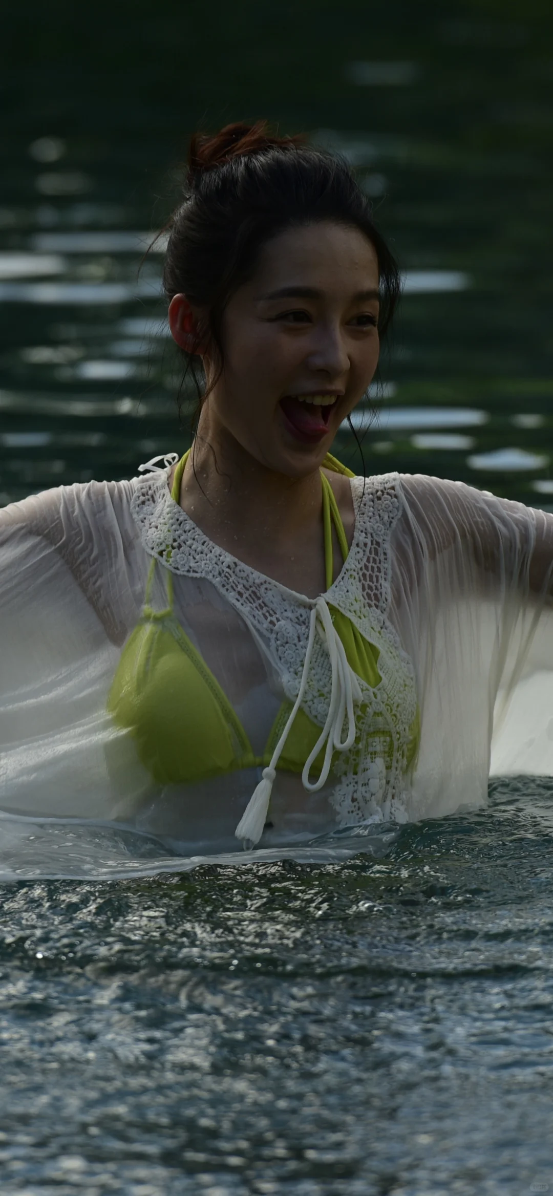 李沁早期恋综泳装 纯欲天花板 美