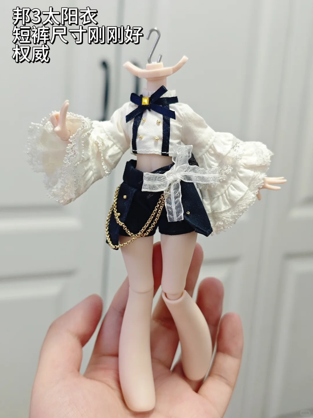 一个無症状体穿衣/袜子/鞋子的测