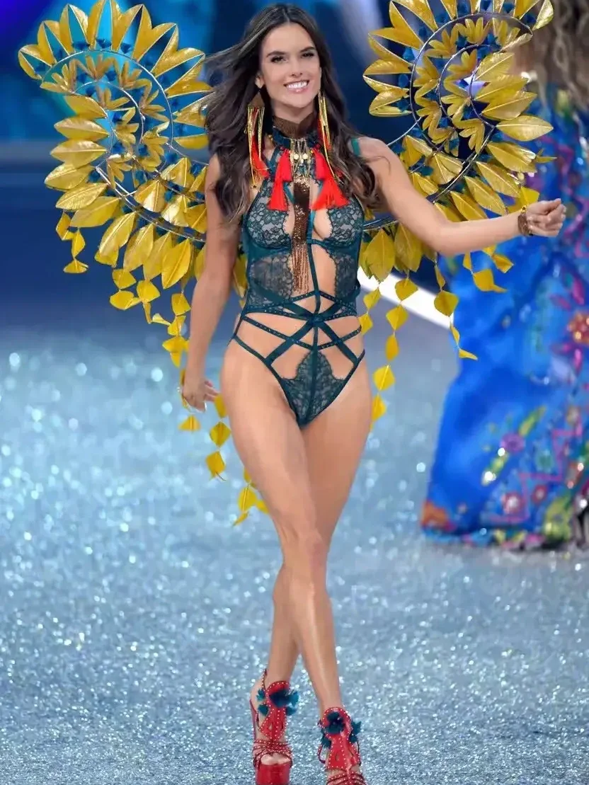 回忆网红时代的维密，一场美好与落寞共存！