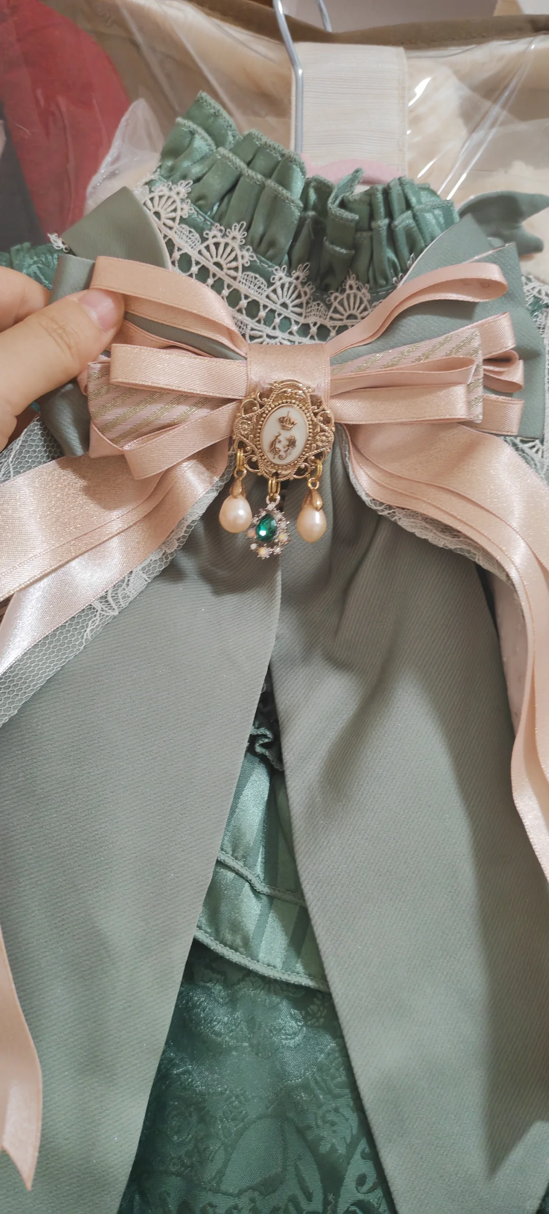 脆弱而美丽的古典玩偶织金蕾丝/蓬巴杜对比