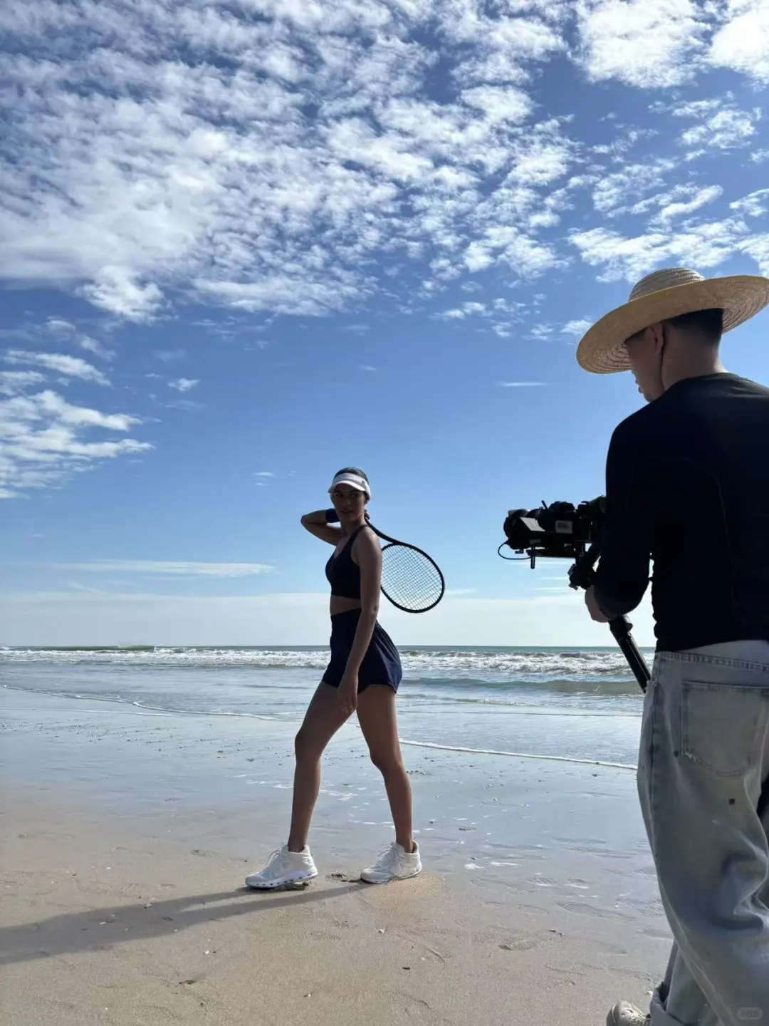 深圳13℃海边暴击｜瑜伽服模特的敬业是真·美