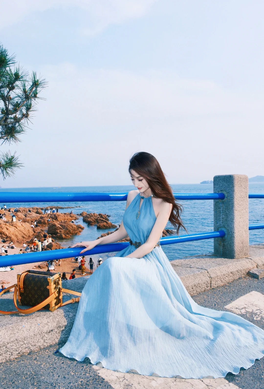 穿蓝裙去海边吹海风🌊