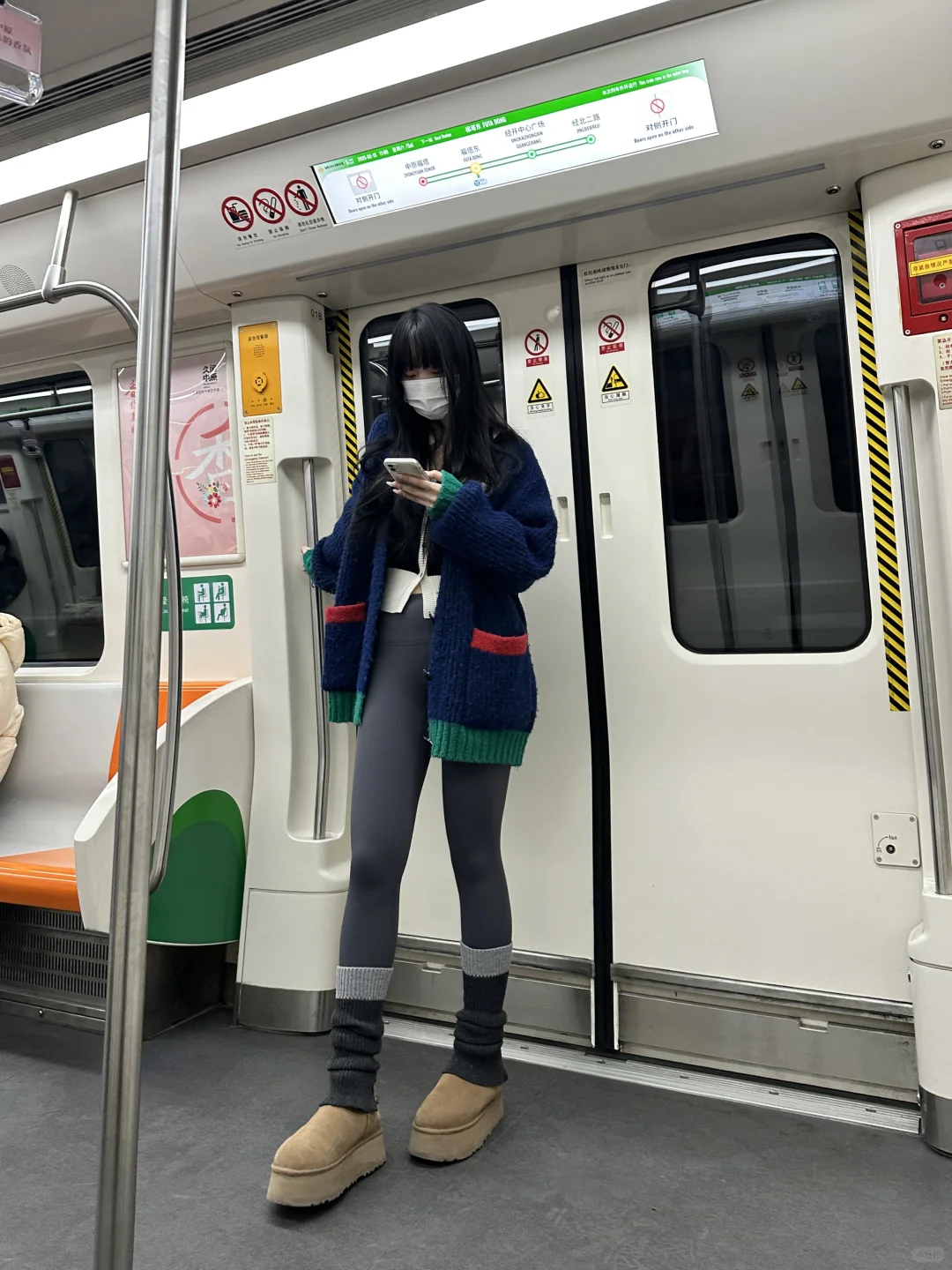 地铁上遇见的瑜伽裤真的别太离谱了~