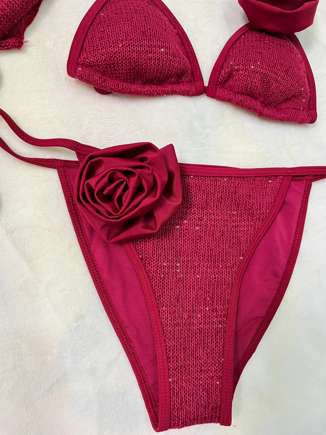 左滑看70💰三件套泳衣上身